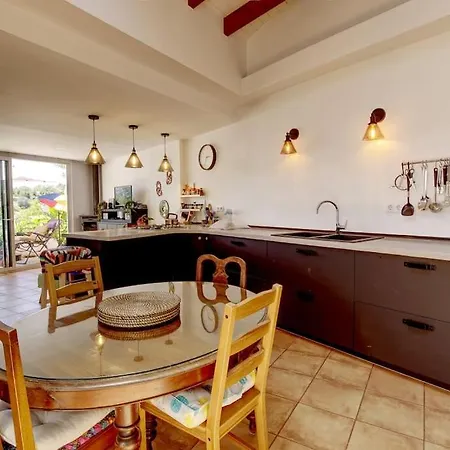 House In Quiet Location Apartamento