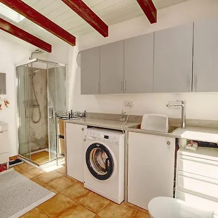 House In Quiet Location 아파트 볼리케임